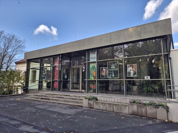 Bild vergrößern: Theater