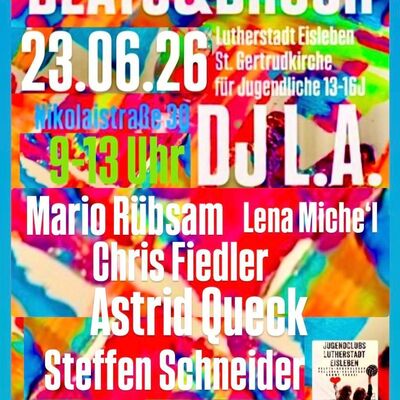 Das Bild zeigt ein bunt gestaltetes Veranstaltungsplakat mit dem Titel "Beats & Brush". Der Hintergrund besteht aus kr&auml;ftigen abstrakten Farbmustern in Blau, Rot, Gelb, Gr&uuml;n und Pink.
Im Vordergrund sind Eckdaten zur Veranstaltung. Im unteren Bereich befinden sich mehrere Logos und Hinweise auf beteiligte Organisatoren und Sponsoren (Lutherstadt Eisleben, F&ouml;rderverein der Gertrudkirche, GREENROCK, Jugendclubs der Lutherstadt Eisleben)