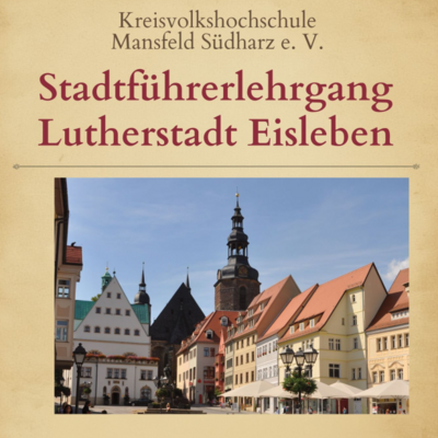 Das Bild zeigt ein Kursangebot der Kreisvolkshochschule: Stadtf&uuml;hrerlehrgang Lutherstadt Eisleben.
Oberer Bereich: Auf hellbraunem Hintergrund steht der Text &raquo;Kreisvolkshochschule Mansfeld S&uuml;dharz e. V.&laquo; und darunter 
gro&szlig; in roter Schrift &raquo;Stadtf&uuml;hrerlehrgang Lutherstadt Eisleben&laquo; 
Mittig querformatiges Foto zeigt die Stadtansicht der Lutherstadt Eisleben
mit eng aneinandergereihten, hellen H&auml;usern mit roten Ziegeld&auml;chern und Rathaus, sowie Lutherdenkmal. 
