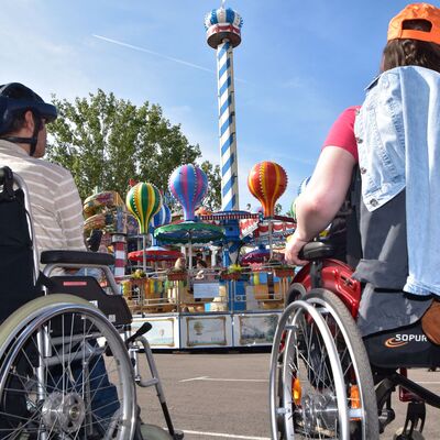Bild vergr&ouml;&szlig;ern: Rundgang auf dem Wiesenmarkt mit Beeintr�chtigung