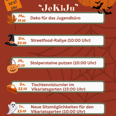 Das Bild zeigt einen Flyer f&uuml;r die Herbstferien im Jugendb&uuml;ro "JeKiJu". Das Design ist herbstlich und im Halloween Stil mir K&uuml;rbissen, Flederm&auml;usen, Spinnweben und Gespenstern gestaltet. HIntergrund ist aus dunklen Orange.