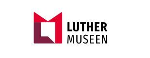 Logo der LutherMuseen, Besteht aus zwei ineinander verschachtelten, farblich abgesetzten Elementen in Rott&ouml;nen, ein dunklerer links und ein hellerer rechts. In der Mitte ist eine wei&szlig;e, Fl&auml;che in Form eines REchtecks oder eine Sprechblase ausgespart