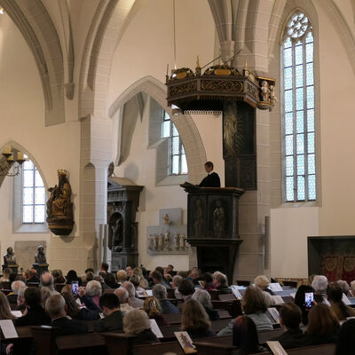 Bild vergr&ouml;&szlig;ern: Hellmich auf der Kanzel GB